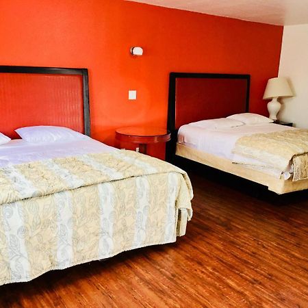 Norwalk Inn & Suites Zewnętrze zdjęcie